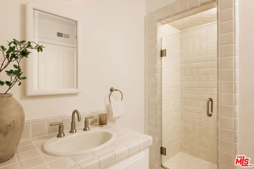 12225 Falkirk Lane Los Angeles, CA 90049