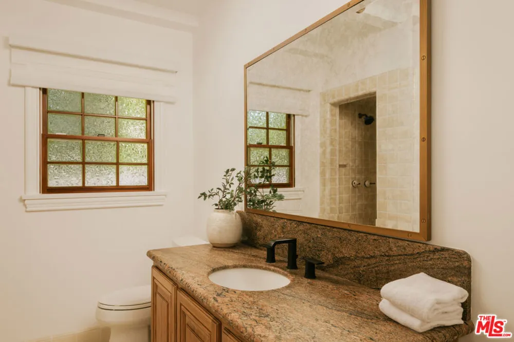 12225 Falkirk Lane Los Angeles, CA 90049