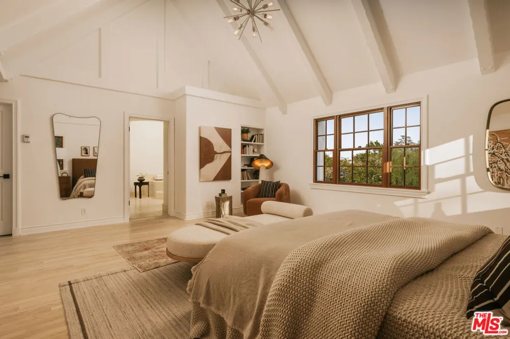 12225 Falkirk Lane Los Angeles, CA 90049
