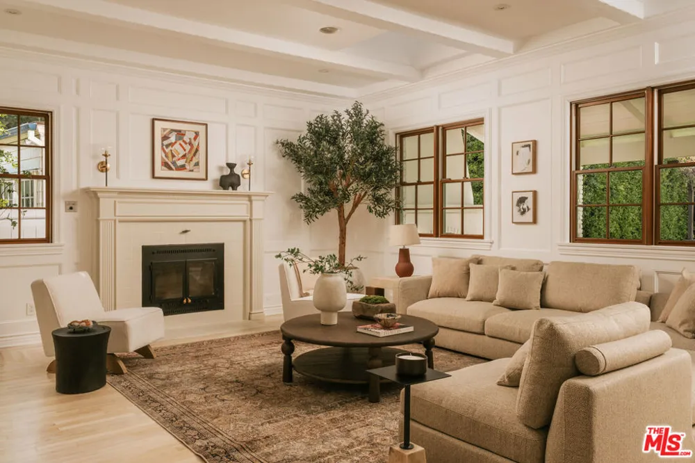 12225 Falkirk Lane Los Angeles, CA 90049