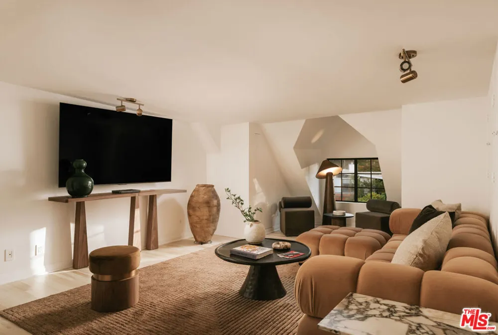 12225 Falkirk Lane Los Angeles, CA 90049