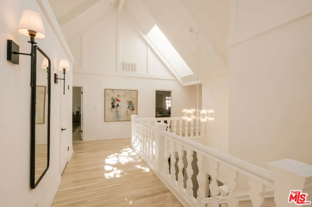 12225 Falkirk Lane Los Angeles, CA 90049