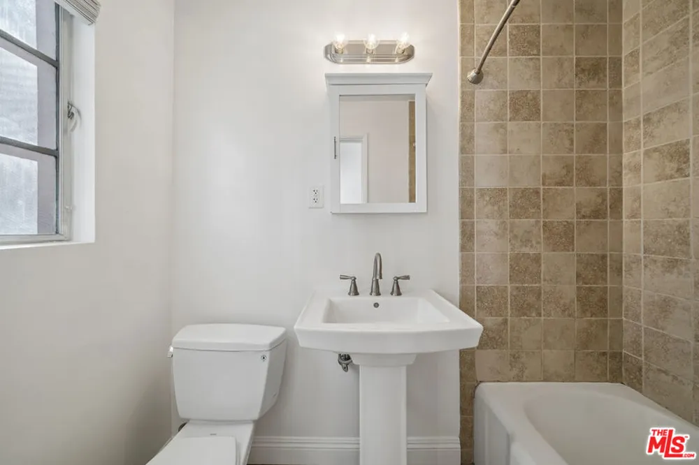 1811 Wilcox Avenue #9 Hollywood, CA 90028