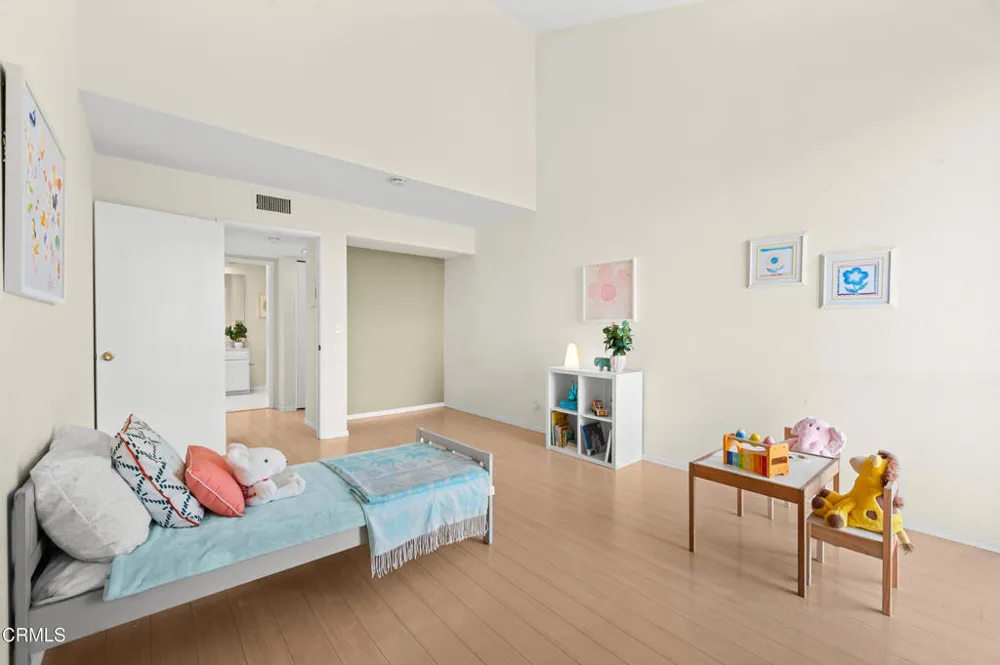4239 Via Arbolada #308 Los Angeles, CA 90042