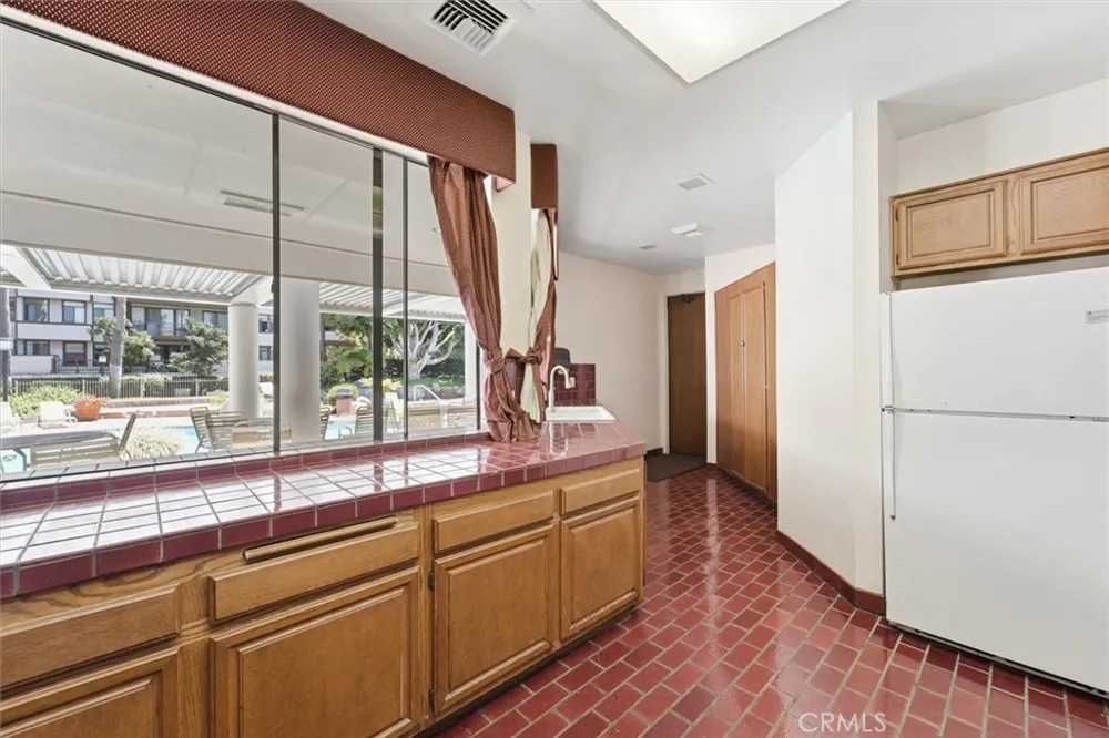 2595 Plaza Del Amo #420 Torrance, CA 90503