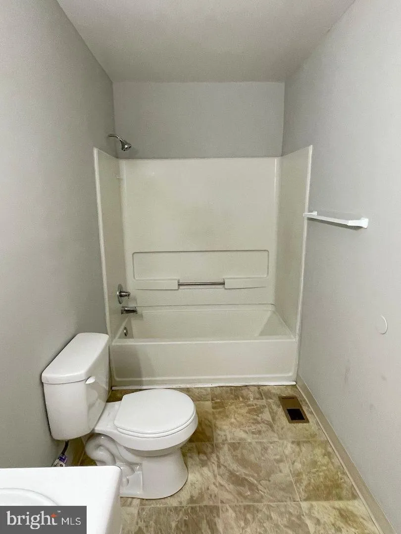 9 WELLINGTON DRIVE Newark, DE 19702