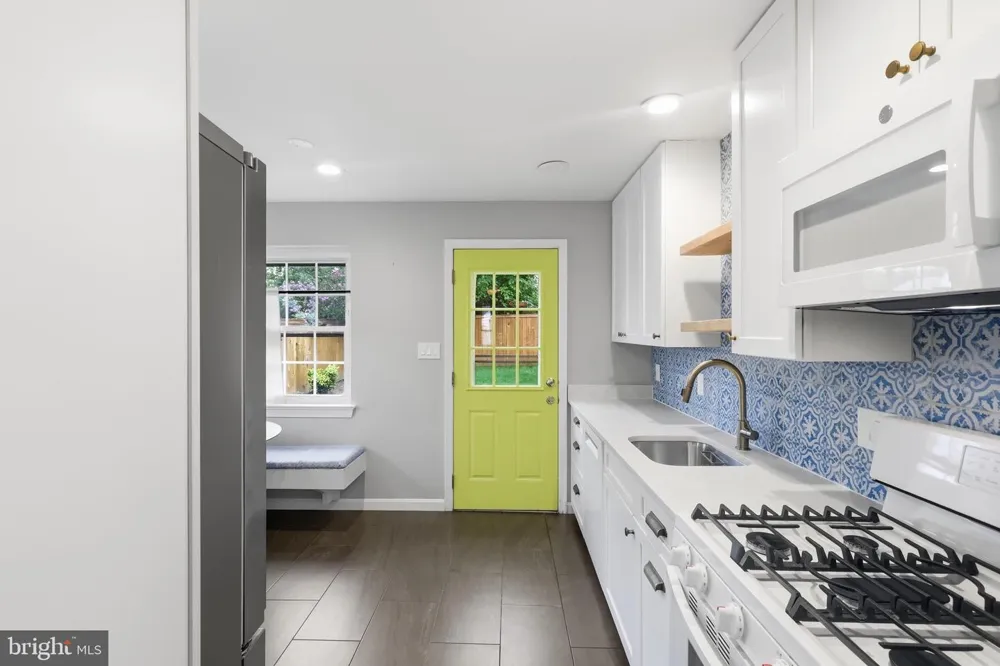 1805 S NELSON STREET Arlington, VA 22204
