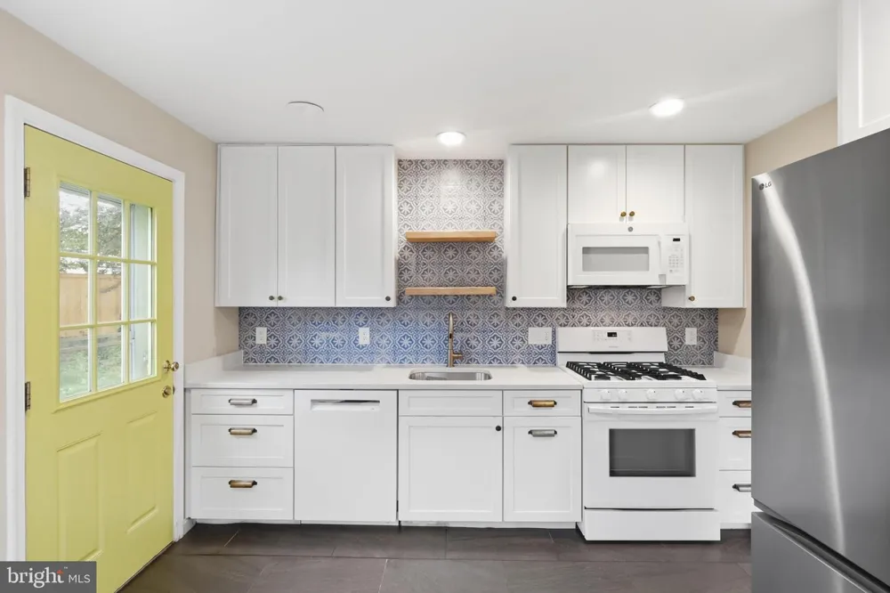 1805 S NELSON STREET Arlington, VA 22204