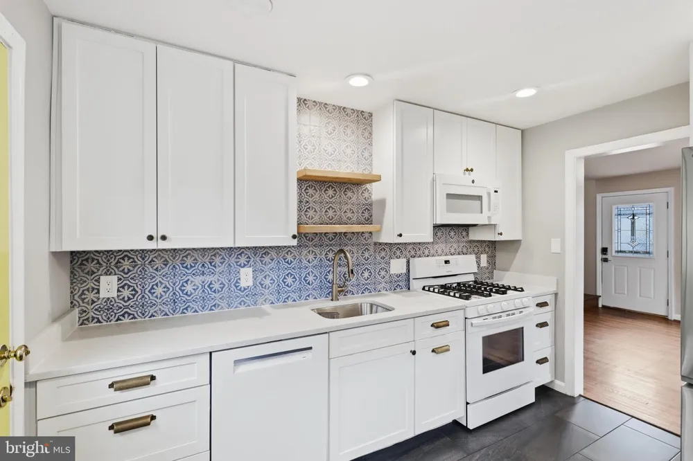 1805 S NELSON STREET Arlington, VA 22204