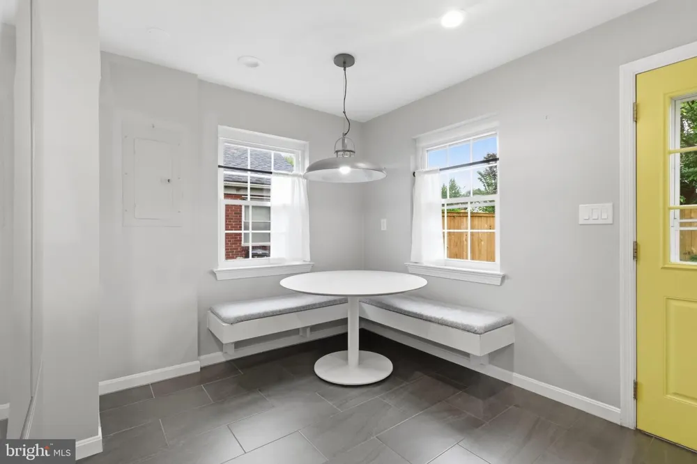 1805 S NELSON STREET Arlington, VA 22204