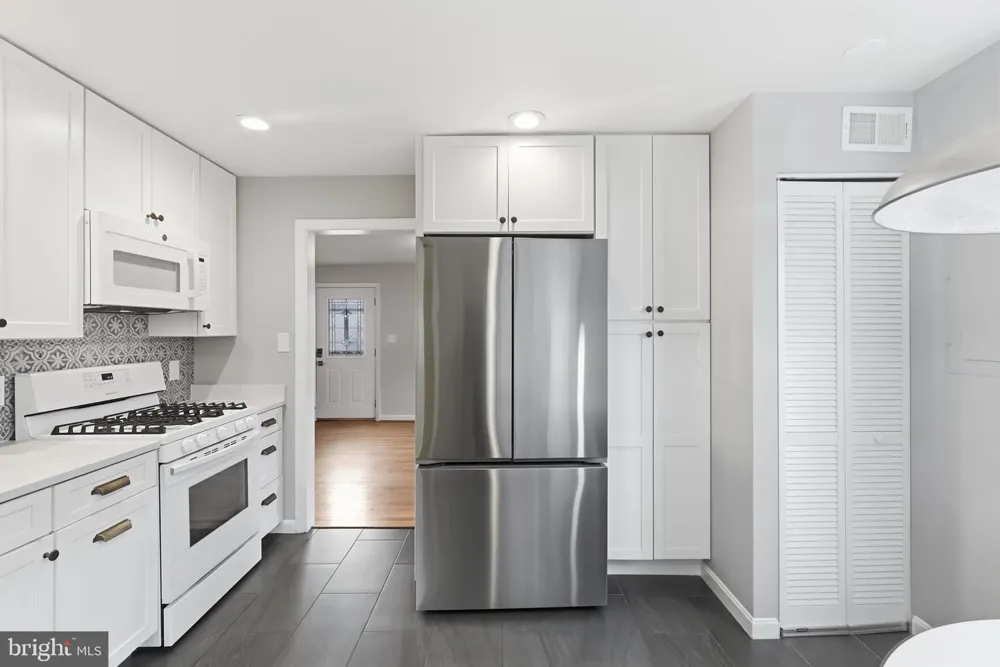 1805 S NELSON STREET Arlington, VA 22204