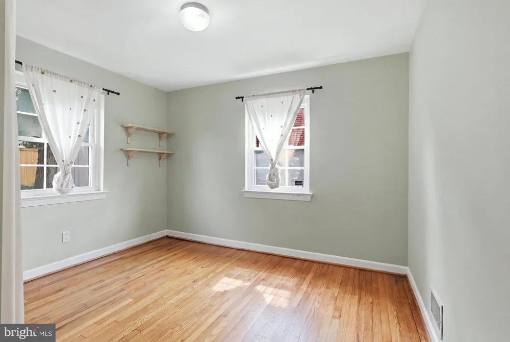 1805 S NELSON STREET Arlington, VA 22204