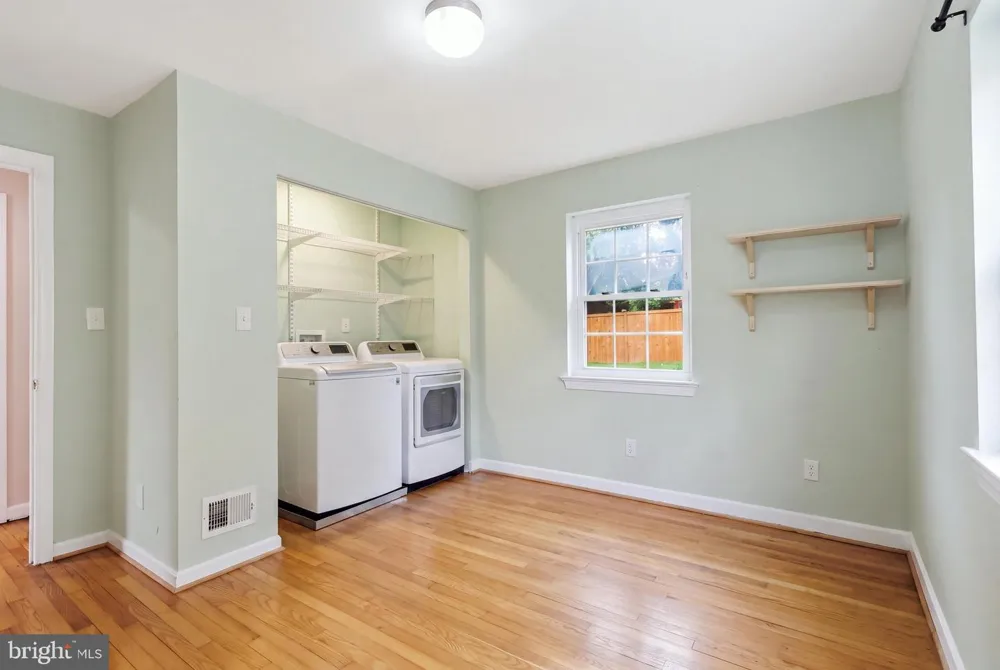 1805 S NELSON STREET Arlington, VA 22204
