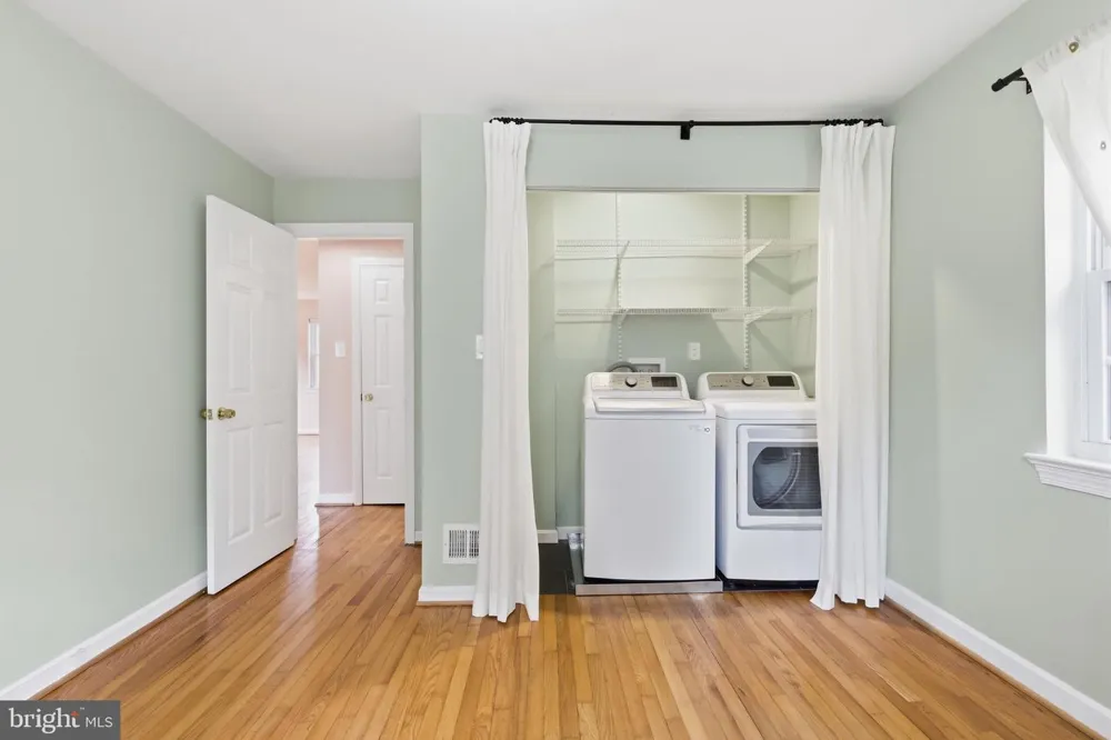 1805 S NELSON STREET Arlington, VA 22204