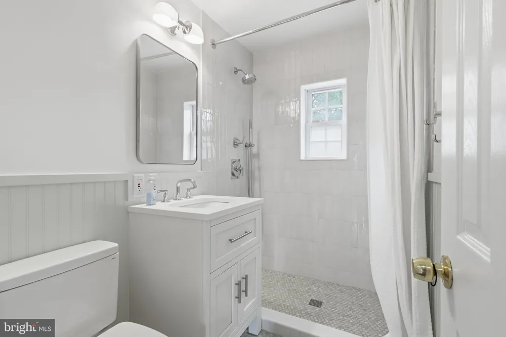 1805 S NELSON STREET Arlington, VA 22204