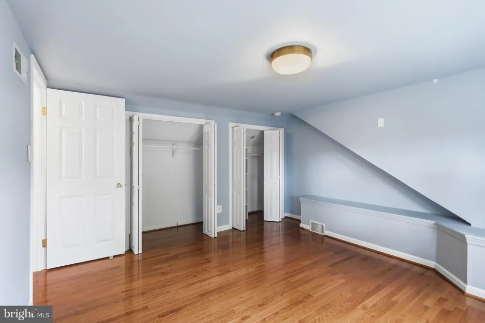 1805 S NELSON STREET Arlington, VA 22204