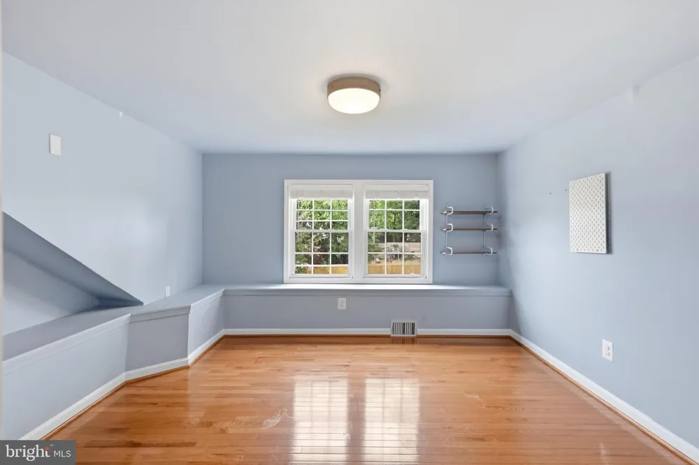 1805 S NELSON STREET Arlington, VA 22204