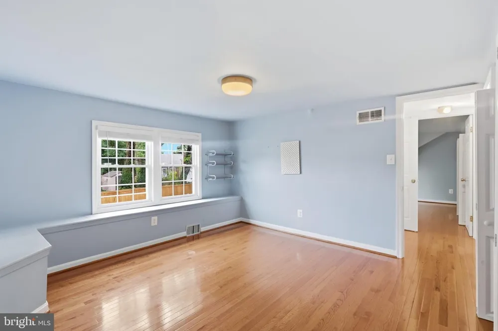 1805 S NELSON STREET Arlington, VA 22204