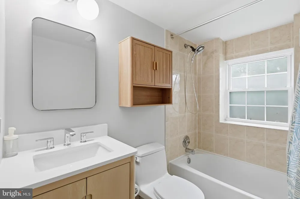1805 S NELSON STREET Arlington, VA 22204