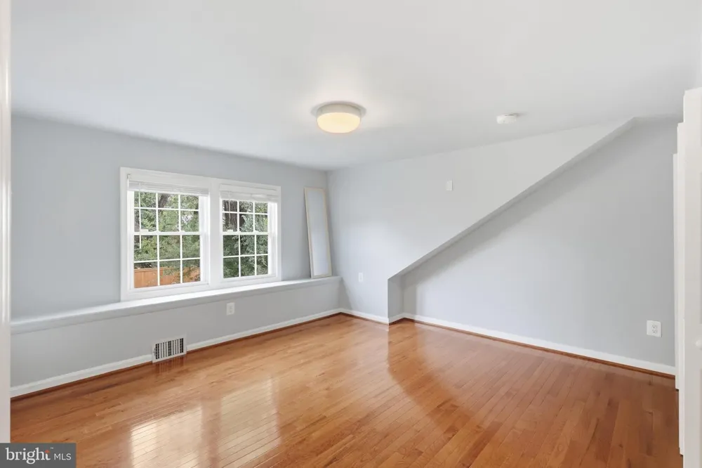 1805 S NELSON STREET Arlington, VA 22204