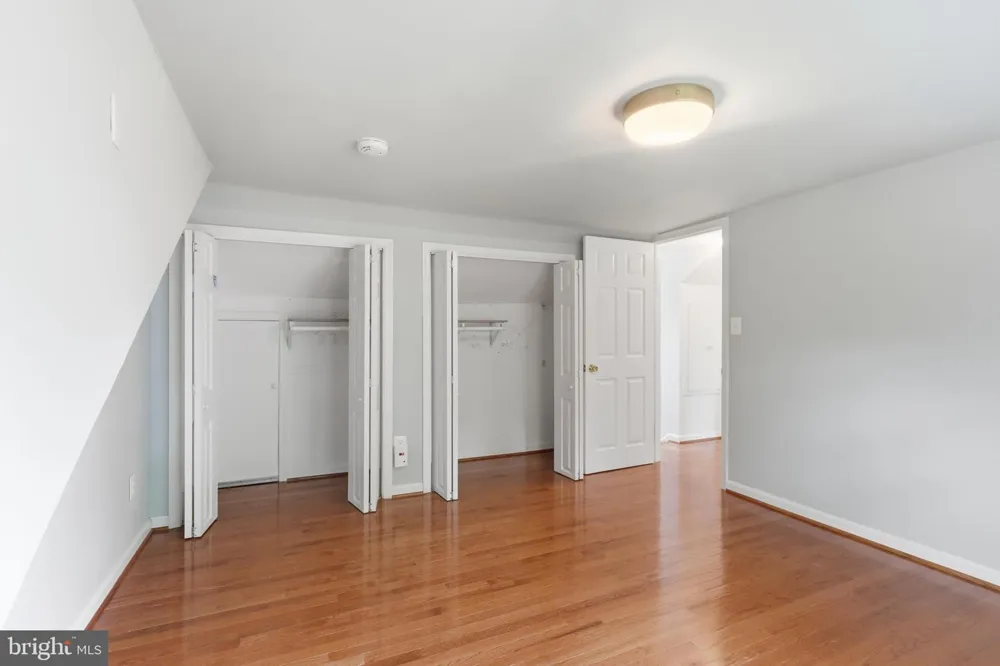 1805 S NELSON STREET Arlington, VA 22204