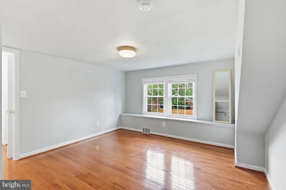 1805 S NELSON STREET Arlington, VA 22204