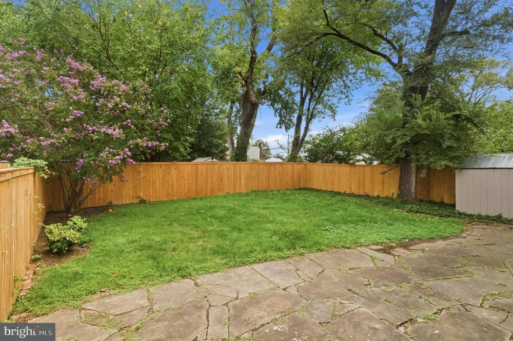 1805 S NELSON STREET Arlington, VA 22204