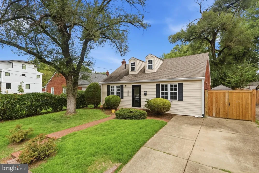 1805 S NELSON STREET Arlington, VA 22204
