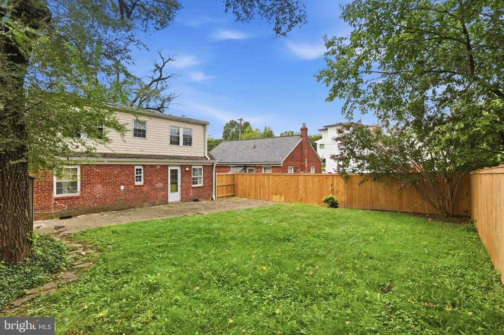 1805 S NELSON STREET Arlington, VA 22204