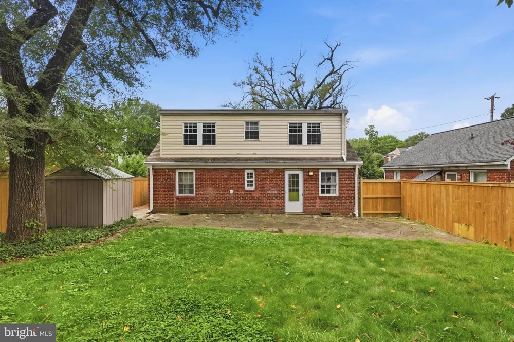 1805 S NELSON STREET Arlington, VA 22204