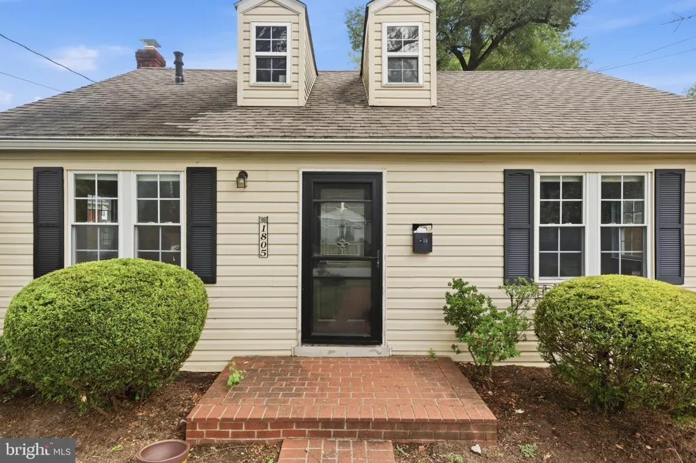 1805 S NELSON STREET Arlington, VA 22204