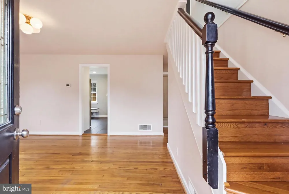 1805 S NELSON STREET Arlington, VA 22204