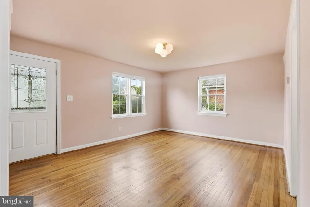 1805 S NELSON STREET Arlington, VA 22204