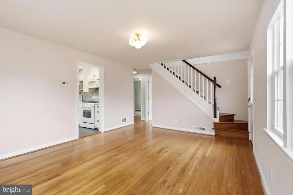 1805 S NELSON STREET Arlington, VA 22204