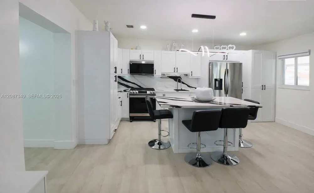 11231 NW 60th Ct Hialeah, FL 33012