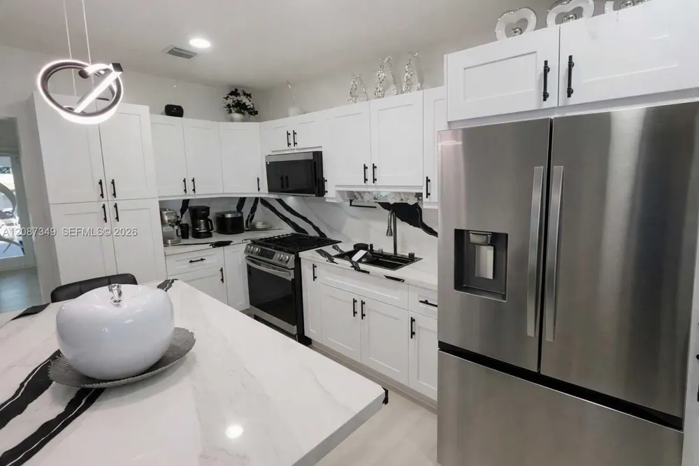 11231 NW 60th Ct Hialeah, FL 33012
