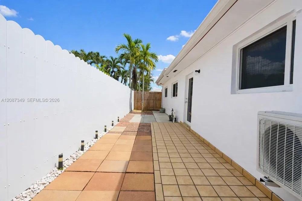 11231 NW 60th Ct Hialeah, FL 33012