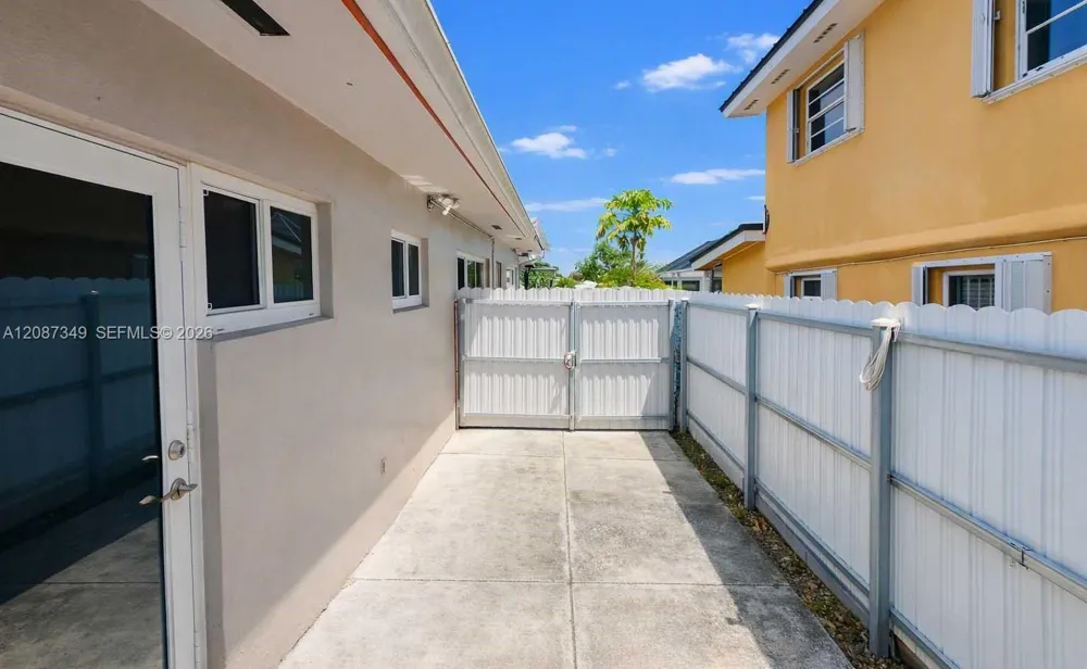 11231 NW 60th Ct Hialeah, FL 33012