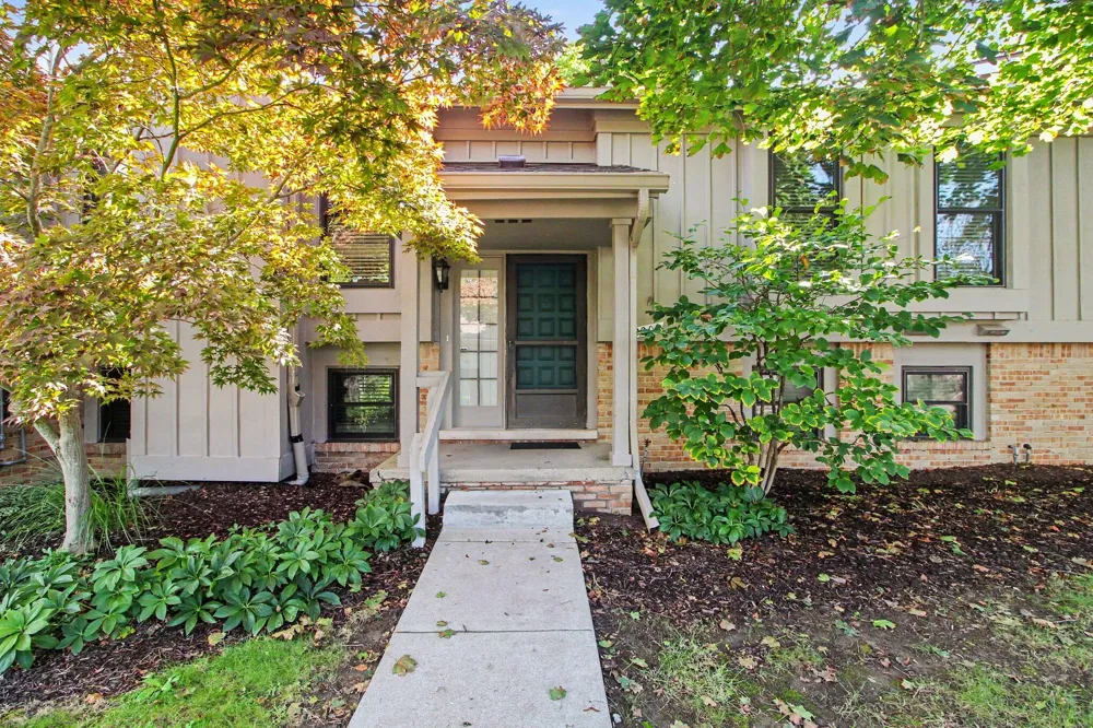 2206 Rivenoak Court Ann Arbor, MI 48103