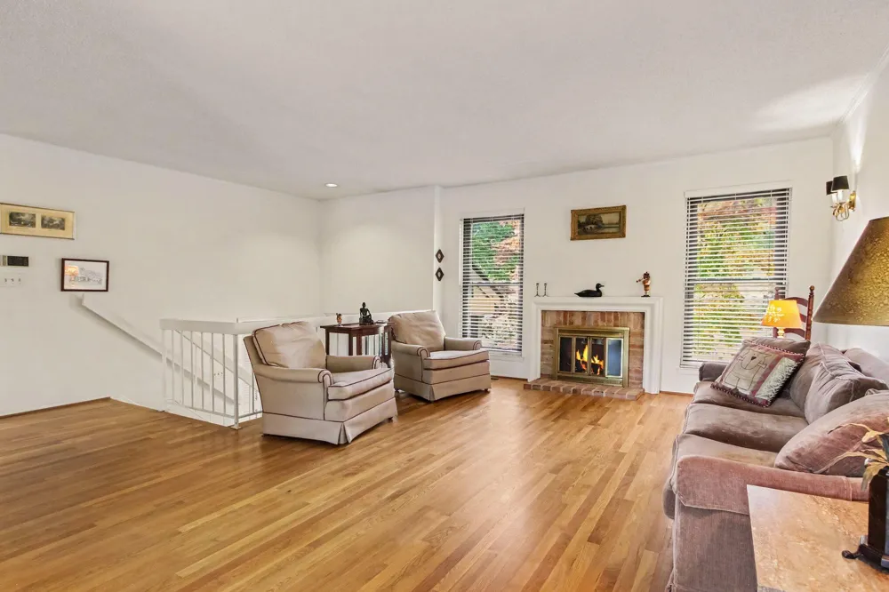 2206 Rivenoak Court Ann Arbor, MI 48103