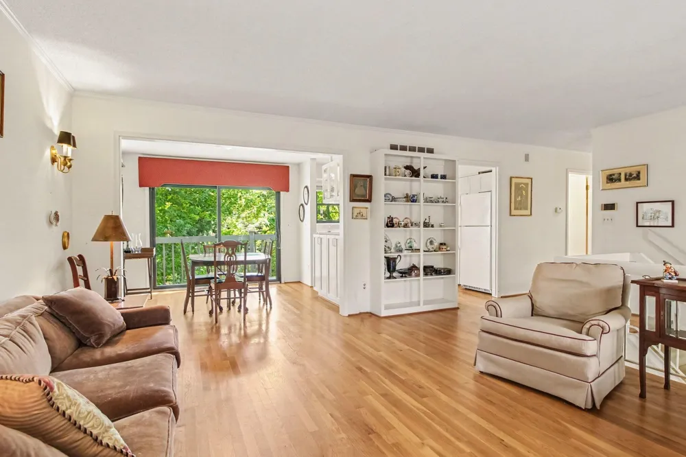 2206 Rivenoak Court Ann Arbor, MI 48103