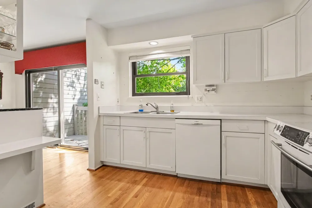 2206 Rivenoak Court Ann Arbor, MI 48103
