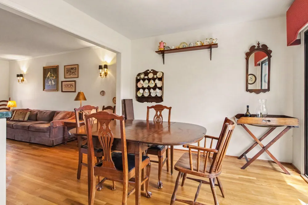 2206 Rivenoak Court Ann Arbor, MI 48103
