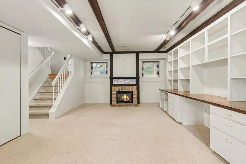 2206 Rivenoak Court Ann Arbor, MI 48103