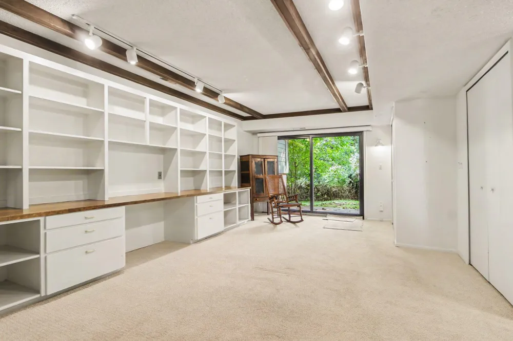 2206 Rivenoak Court Ann Arbor, MI 48103