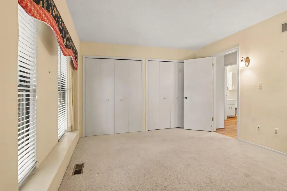 2206 Rivenoak Court Ann Arbor, MI 48103