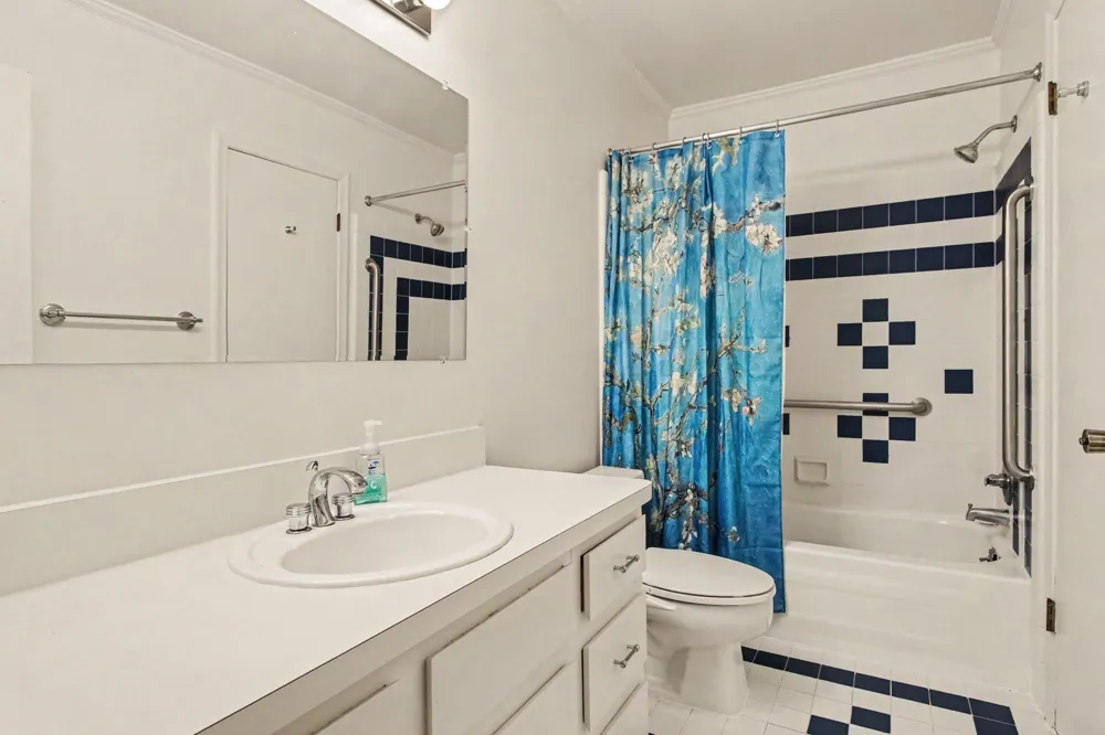 2206 Rivenoak Court Ann Arbor, MI 48103