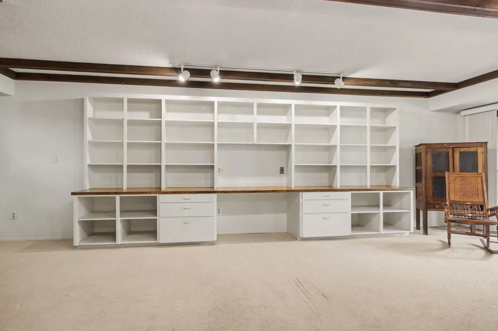2206 Rivenoak Court Ann Arbor, MI 48103