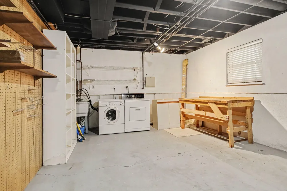 2206 Rivenoak Court Ann Arbor, MI 48103
