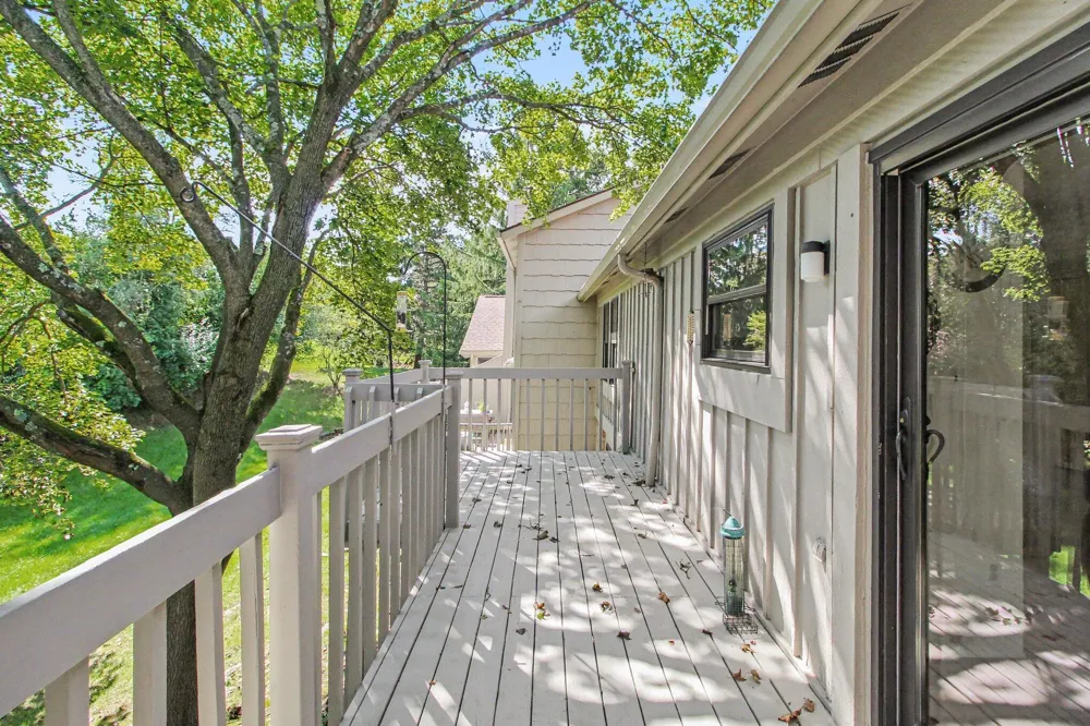2206 Rivenoak Court Ann Arbor, MI 48103